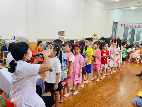 TRƯỜNG MẦM NON LÁNG THƯỢNG TỔ CHỨC KHÁM SỨC KHỎE ĐỊNH KỲ ĐẦU NĂM CHO CÁC CON HỌC SINH